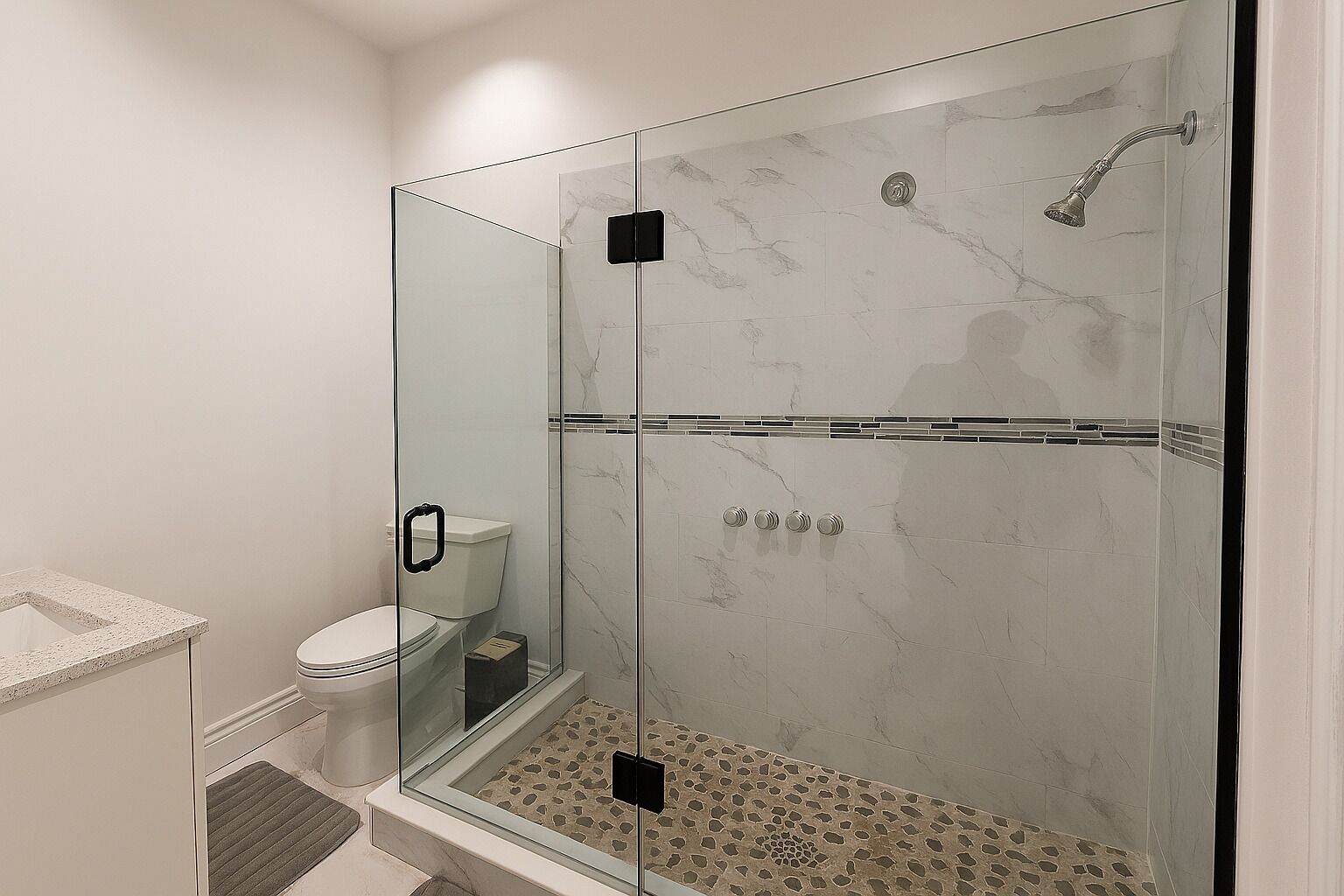 Dusche, Handtücher, Seife, Toilettenpapier