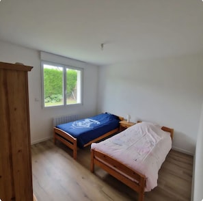 Bügeleisen/Bügelbrett, WLAN, Bettwäsche