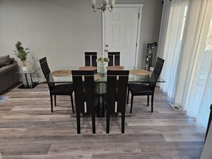 Dining - 5 Bedroom with HOTTUB huge back yard (Colorado Springs)