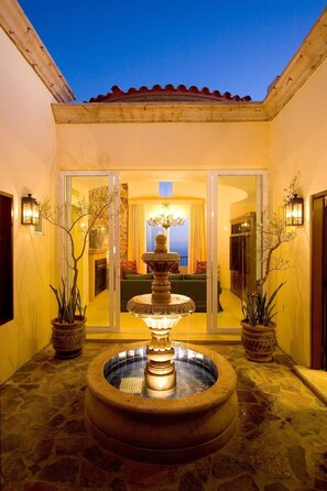 Terrace/patio - 3-bedroom house in delightful Cabo San Lucas, AMAZING 1 week option (Cabo San Lucas)