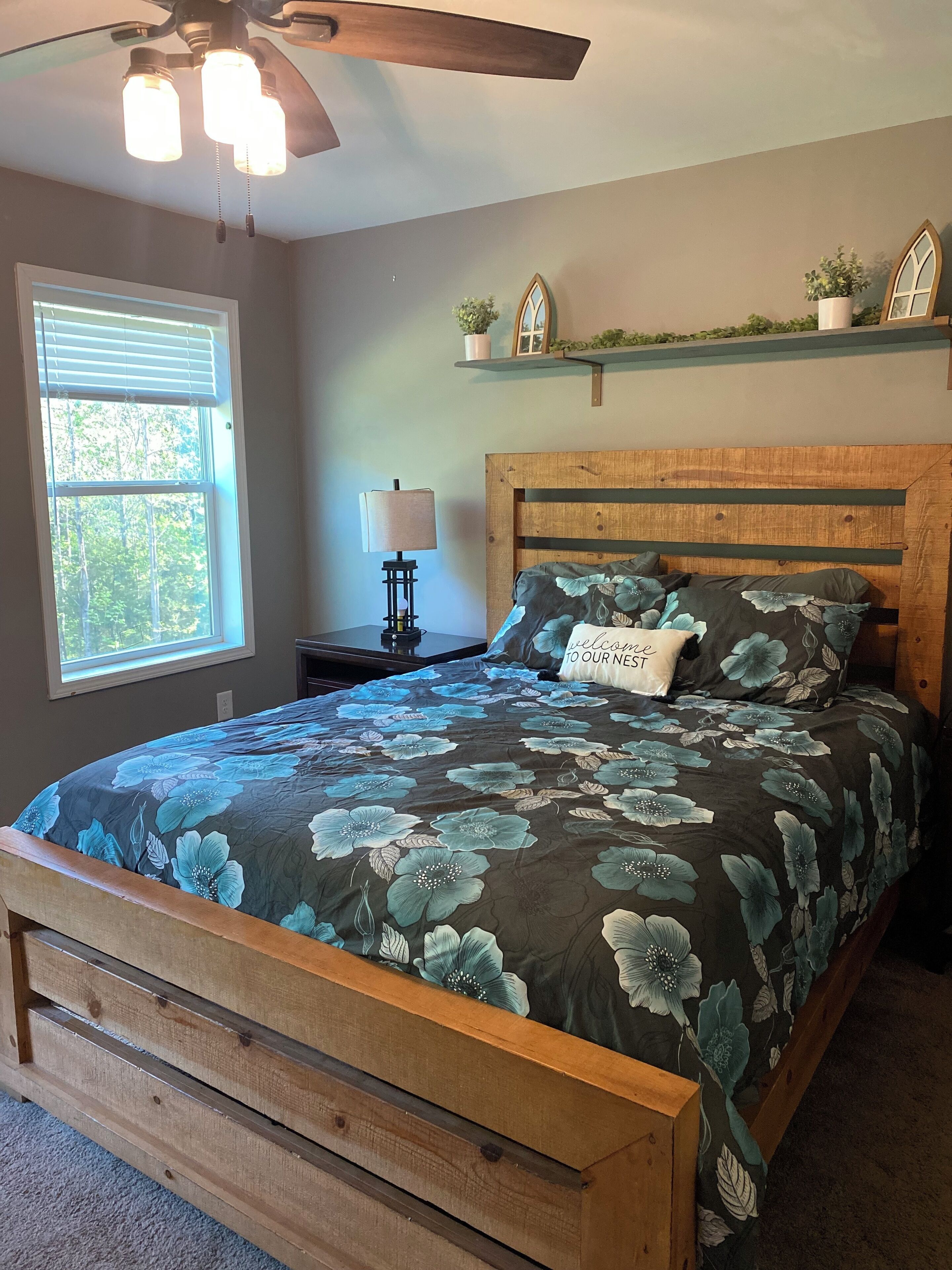 3 bedrooms, desk, WiFi, bed sheets