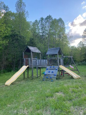Children’s area - Peaceful stay at the Colleen cottage! (Arrington)