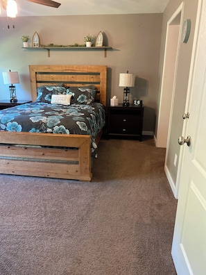 3 slaapkamers, een bureau, wifi, beddengoed