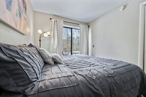 Iron/ironing board, WiFi, bed sheets - Lovely 2-bedroom house in Bartlett perfect for a relaxing getaway (Bartlett)