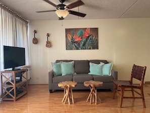 Smart TV - Ocean View-Free Parking-Cozy 1 Bed /1Bath Waikiki Condo-Kitchen-AC-Sofa Sleeper (Honolulu)