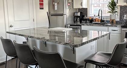 Belmont Bliss Walkable Downtown + Cozy Comfort Family-friendly Sparkling Clean