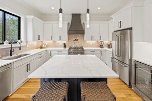 Private kitchen - 4B Exclusive Home 5 min to Downtown on VRBO (Charlotte)