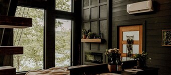 Starlight Retreats-Intimate luxury cabin offering spa amenities, serene views