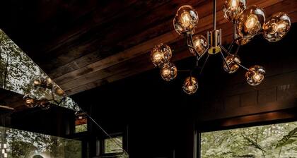 Starlight Retreats-Intimate luxury cabin offering spa amenities, serene views