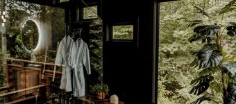 Starlight Retreats-Intimate luxury cabin offering spa amenities, serene views