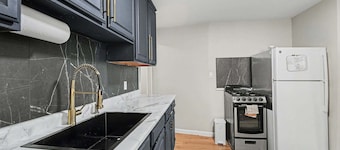 Cozy Hazel Park 2BR retreat w/free parking near top attractions