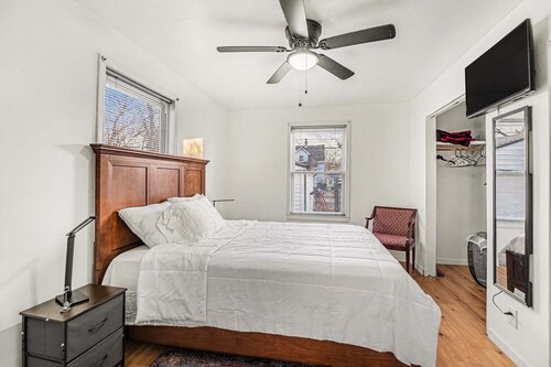 Cozy Hazel Park 2BR retreat w/free parking near top attractions