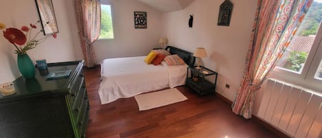 4 bedrooms, free WiFi