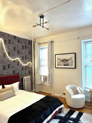 2 bedrooms, iron/ironing board, WiFi, bed sheets