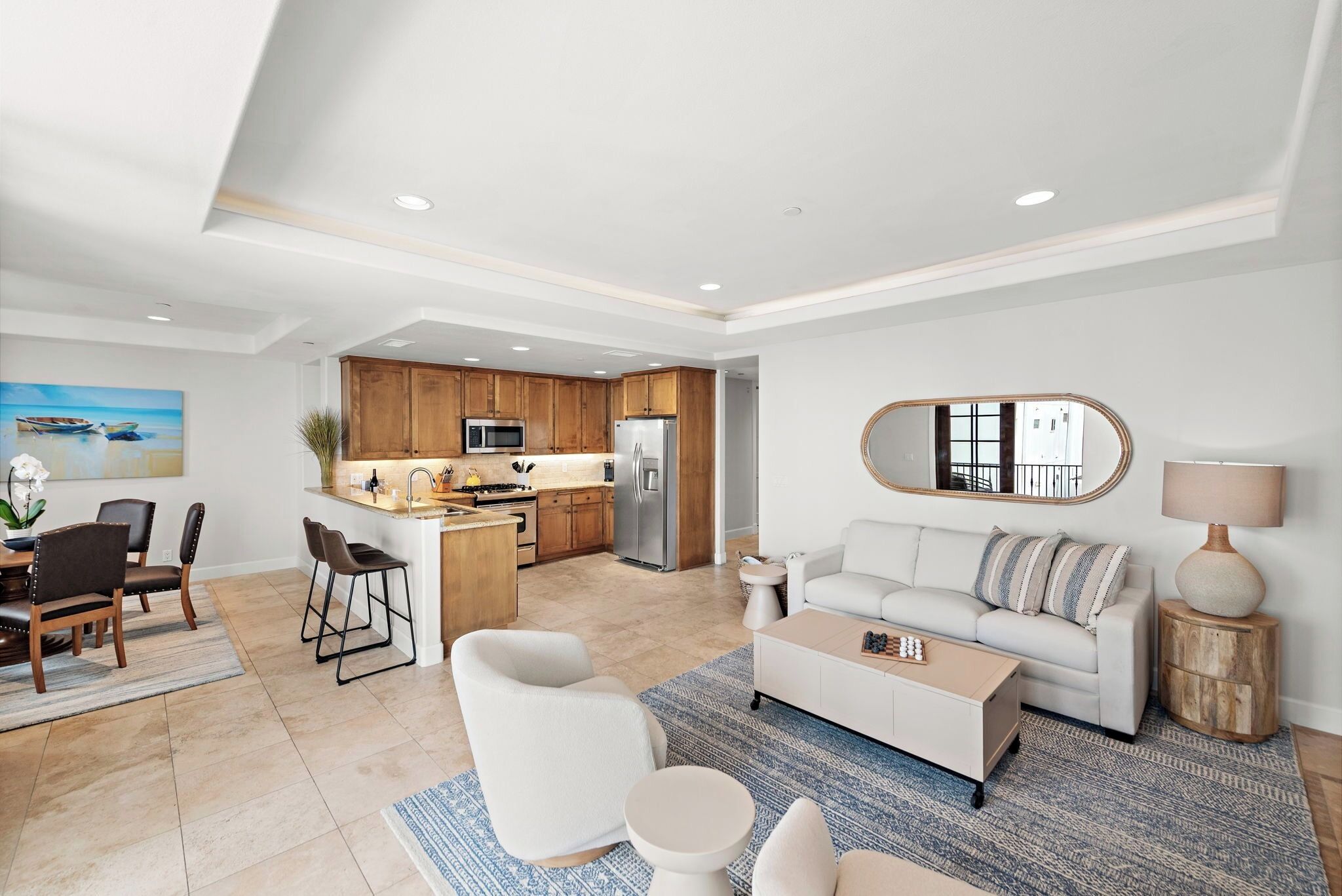 Smart TV, lareira, videogames, mesa de pingue-pongue