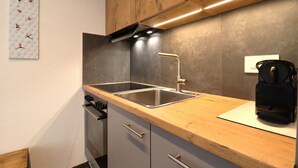 Oven, stovetop, dishwasher