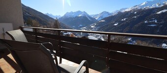 Barmaz B 12 – Appartement rénové alliant confort et charme montagnard moderneExtérieur :Appartement