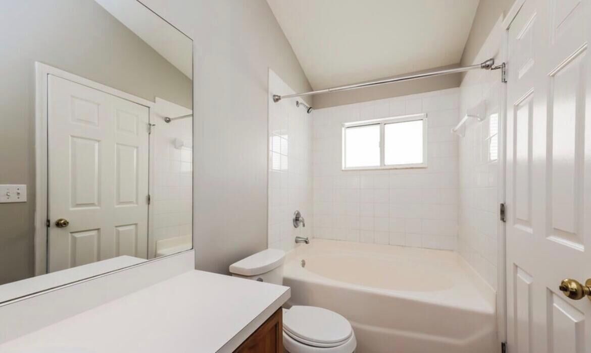 Asciugacapelli, asciugamani, sapone, shampoo