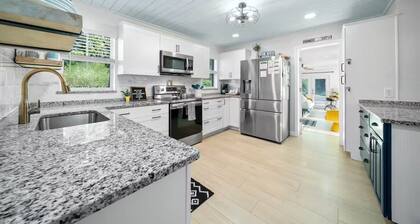 Withlacoochee Waterfront Dock Home on Lake Rousseau - Fisherman's Dream!