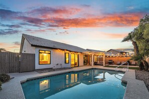 Pool - Remodeled Home With Pool Minutes From Downtown Gilbert (Gilbert)