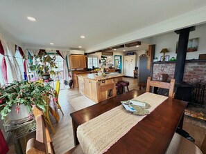 Dining - Jacuzzi, Farm Style Avian activity and Lake View Retreat in Shingle Springs, Ca (Shingle Springs)