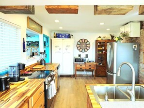 Fridge, microwave, oven, stovetop - Hot Tub, Modern Farmhouse, Avian activity & Lake View Retreat in Shingle Springs (Shingle Springs)