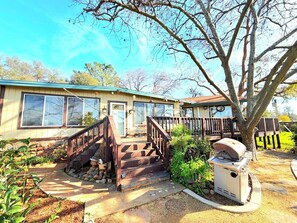 Exterior - Jacuzzi, Farm Style Avian activity and Lake View Retreat in Shingle Springs, Ca (Shingle Springs)