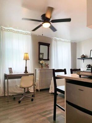 Dining - UInn-At UPenn; 3B;Cozy studio apartment (Philadelphia)