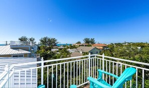 Property grounds - Tropical Oasis ~ Rooftop Views/Games/Walk to Beach (Holmes Beach)