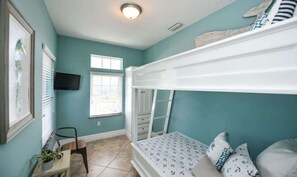 8 bedrooms, iron/ironing board, WiFi, bed sheets - Tropical Oasis ~ Rooftop Views/Games/Walk to Beach (Holmes Beach)