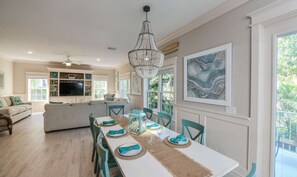 Dining - Tropical Oasis ~ Rooftop Views/Games/Walk to Beach (Holmes Beach)