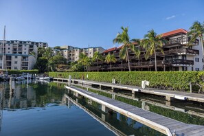 Marina - Oceanfront Suite Amethyst at Sapphire Beach w/WiFi, Generator (St Thomas)
