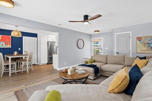 TV - Spacious 3-bedroom house in charming Oceanside with AC - Pet Friendly (Oceanside)