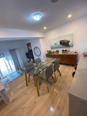 Dining - Tremendous 3-bedroom townhome with backyard to the park in Mississauga (Mississauga)