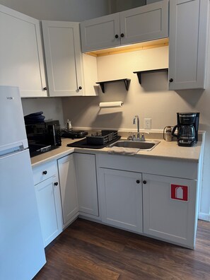 Private kitchen - Modern One-Bedroom Retreat Walkable to Downtown and 10 minutes to waterfront (Vancouver)