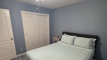 3 Schlafzimmer, Schreibtisch, Bügeleisen/Bügelbrett, kostenloses WLAN