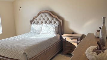 3 habitaciones, escritorio, tabla de planchar con plancha y wifi gratis