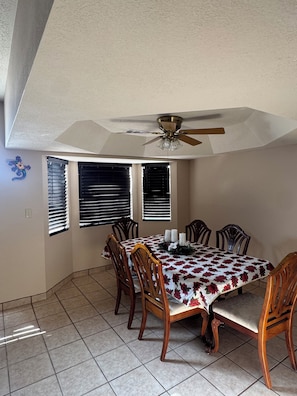 Dining - Charming 3-bedroom house with Fireplace & Mountain View’s in Rio Rancho (Rio Rancho)