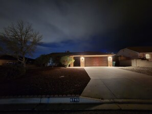 Exterior - Charming 3-bedroom house with Fireplace & Mountain View’s in Rio Rancho (Rio Rancho)