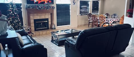 Smart TV, fireplace