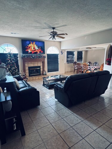 Charming 3-bedroom house with Fireplace & Mountain View’s in Rio Rancho