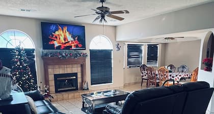 Charming 3-bedroom house with Fireplace & Mountain View’s in Rio Rancho