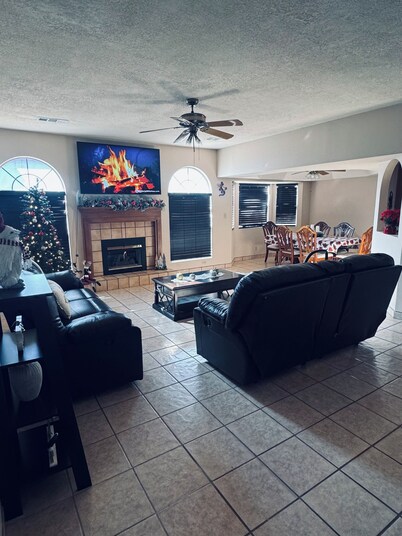 Charming 3-bedroom house with Fireplace & Mountain View’s in Rio Rancho