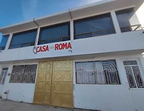 Familjelägenhet - utsikt mot bergen | Detalj exteriör