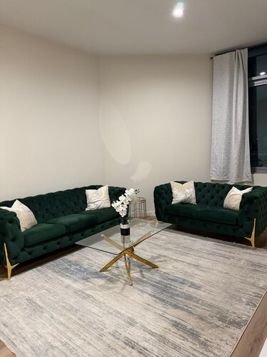 Cozy 2-bedroom Apartment Fort Lee, NJ. A/C, Washer and Dryer, NYC Close By