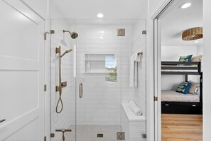 Shower - Sundown 1 - 3 bed / 3 bath - Community Pool - Gulffront - Sleeps 6 (Boca Grande)