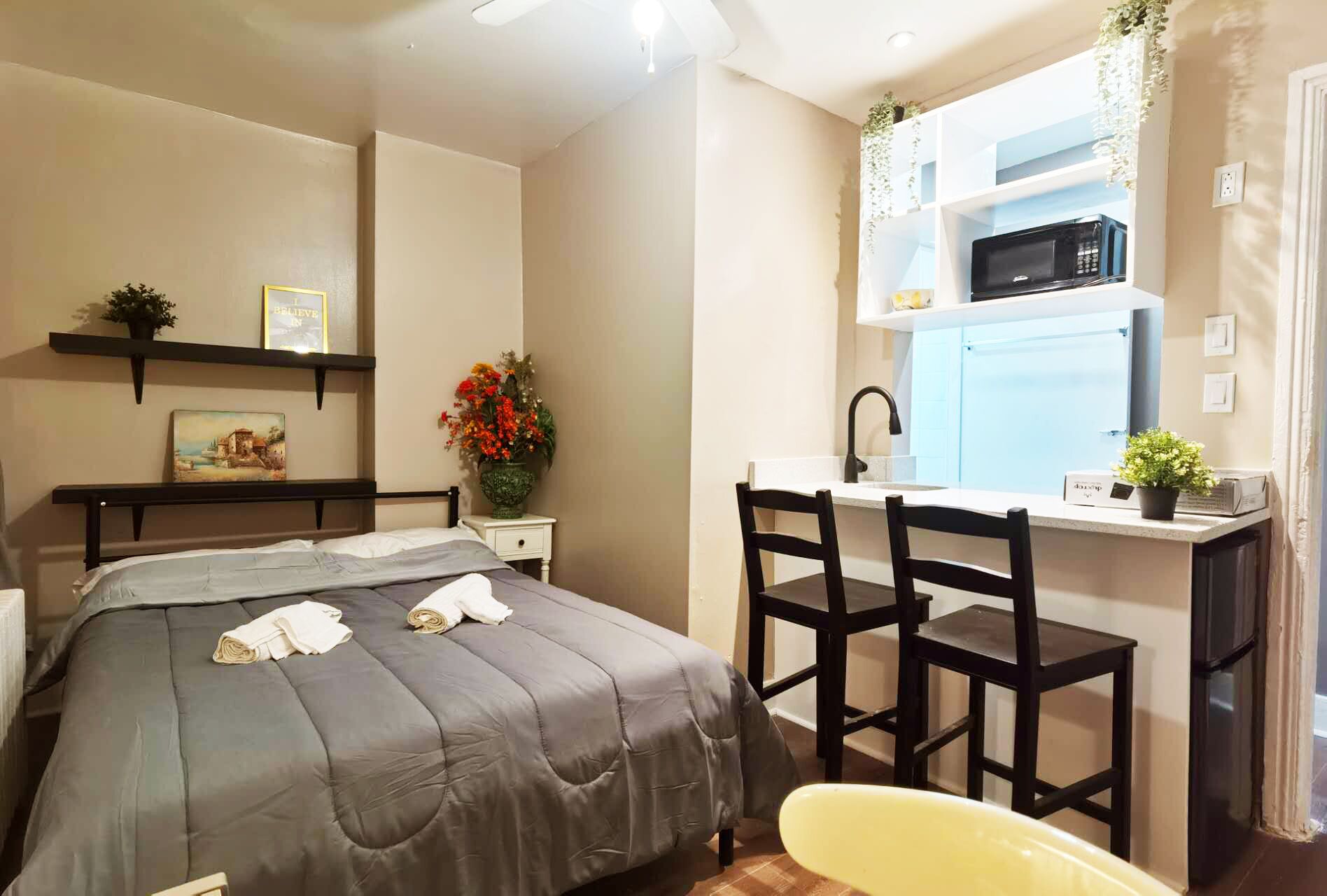 1 bedroom, internet, bed sheets