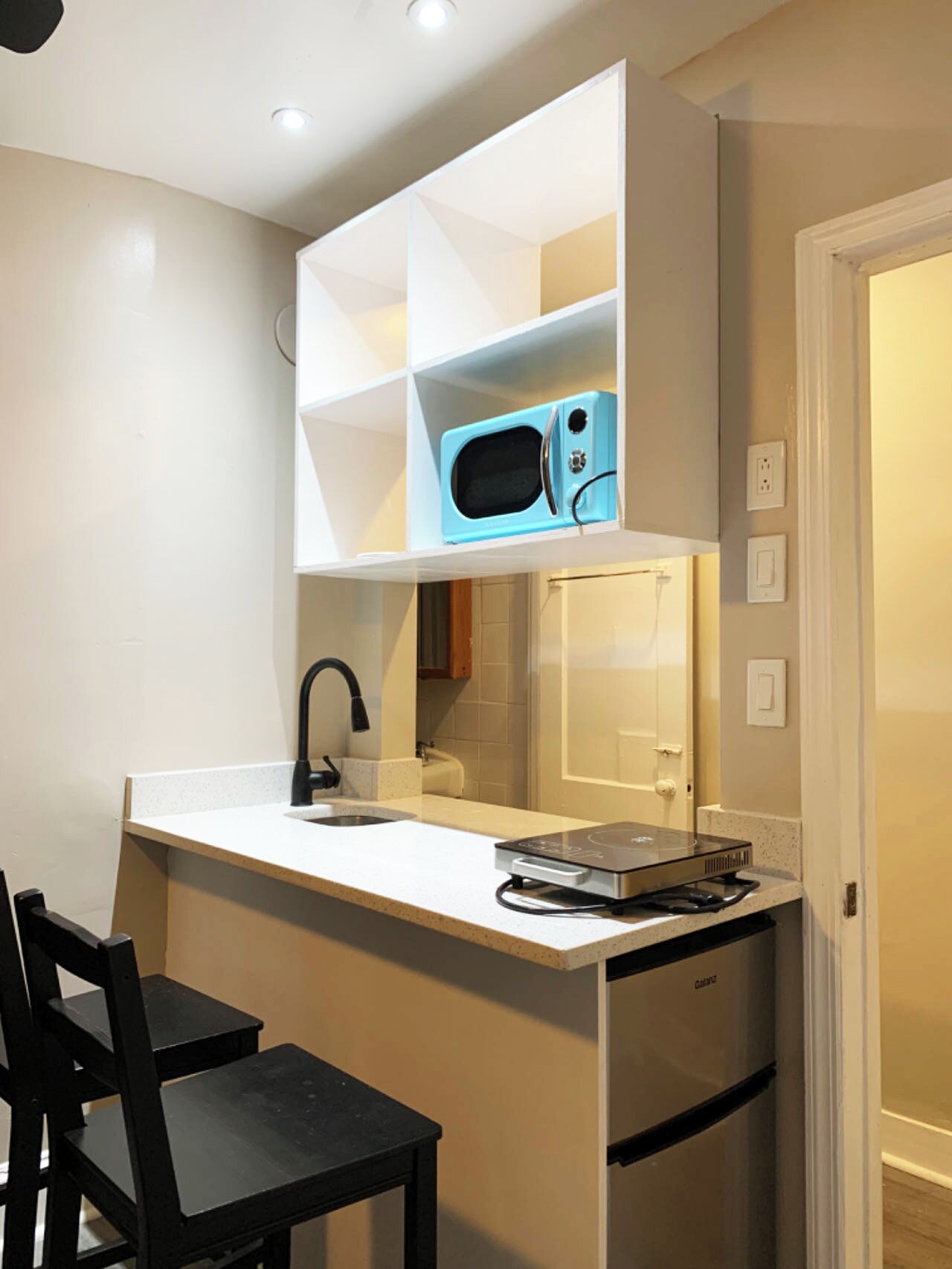 Fridge, microwave, coffee/tea maker, electric kettle