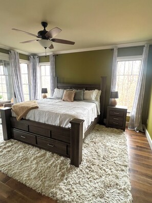 6 bedrooms, iron/ironing board, WiFi, bed sheets