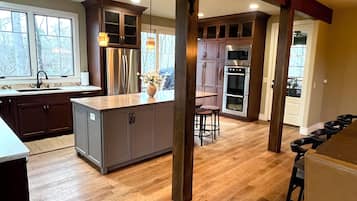 Micro-ondes, four, plaque de cuisson, lave-vaisselle